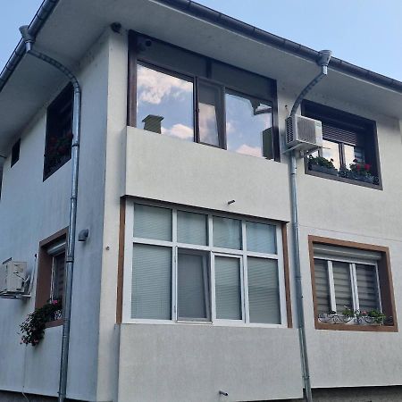 Z-Apartment In ตริยาฟนา ภายนอก รูปภาพ